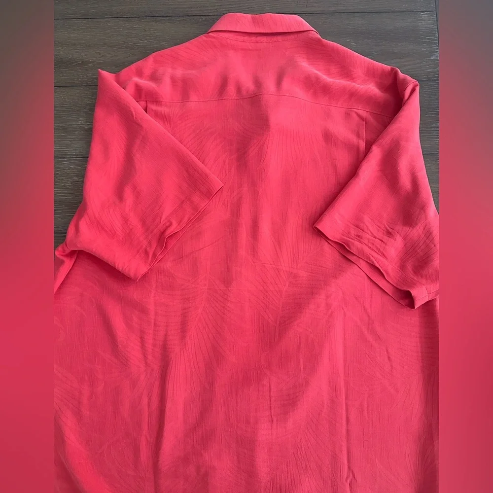Tommy Bahama 100%‎ Silk Short Sleeve Button Up Shirt Size XL Gently Worn